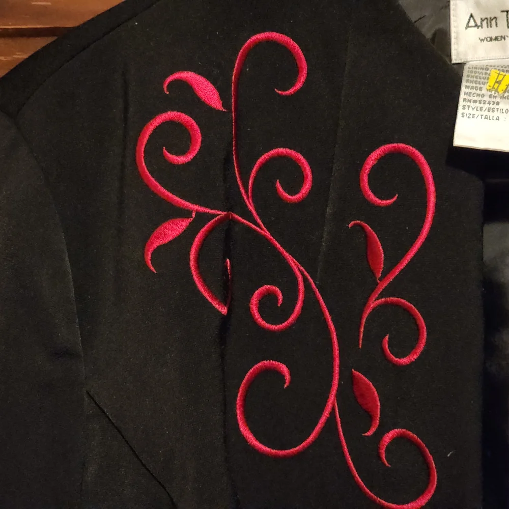 Vintage Ann Travis Black Collarless Blazer with Red Embroidery Size 16W Petite - Picture 6 of 11